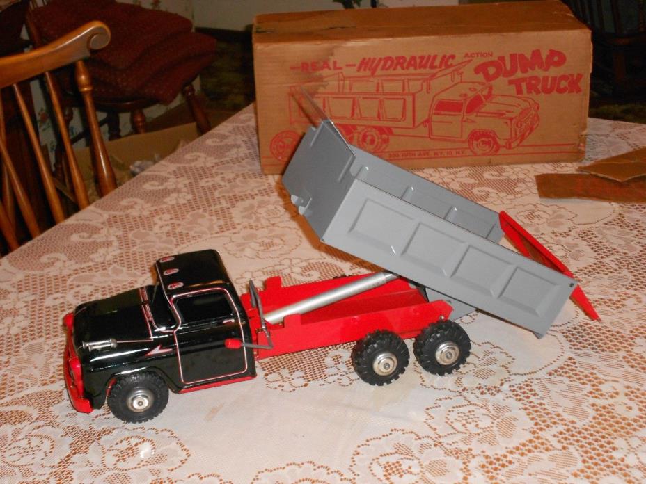 1950's Louis Marx &Co. Pressed Steel Real Hydraulic Dump Truck w/Box VERY MINTY!