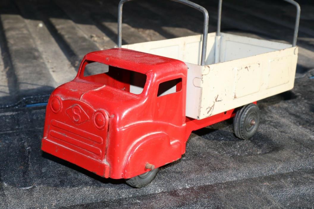 Structo smaller Camper Truck - pressed steel - USA 1950s