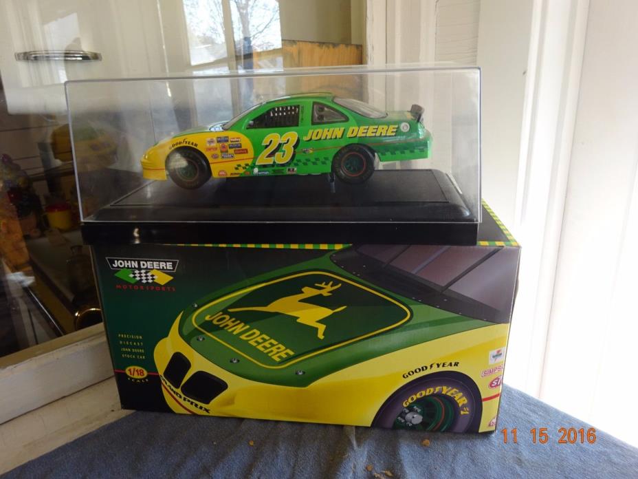 1/18 JOHN DEERE NASCAR CHAD LITTLE #23 PONTIAC GRAND PRIX 1996 ERTL #5816BA