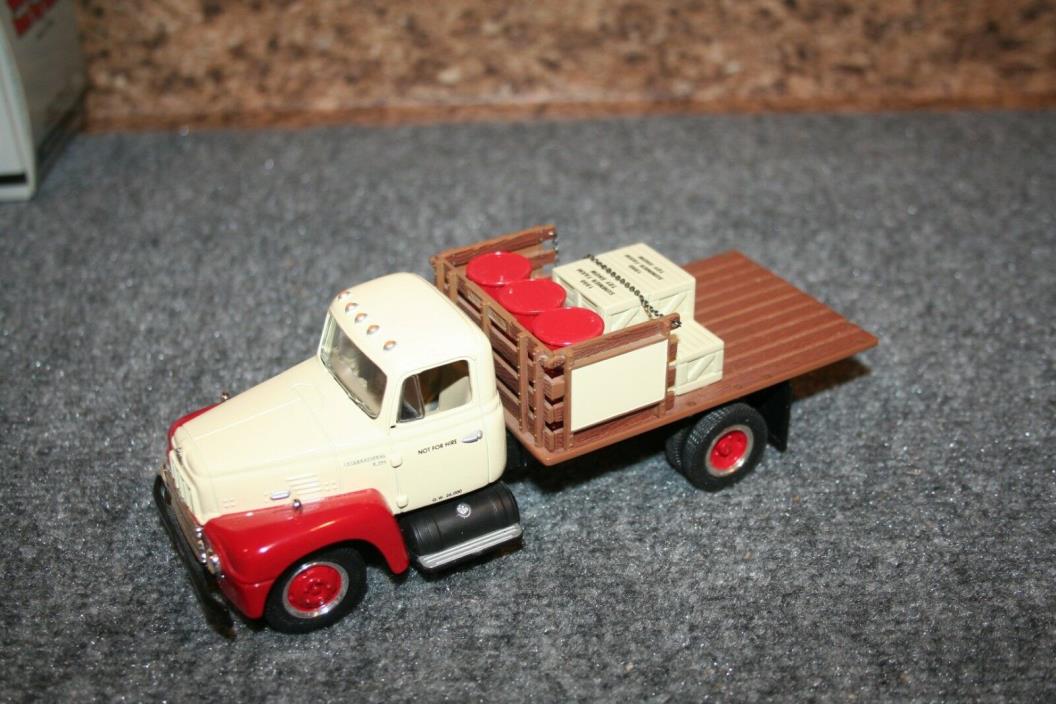 Rare 1957 International Stake Truck 1998 Farm Toy Show First Gear 19-2163 1/34