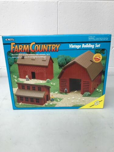 Ertl Farm Country Toy Vintage Building Set Coop, Crib, Granary, MIP 1/64 Tractor