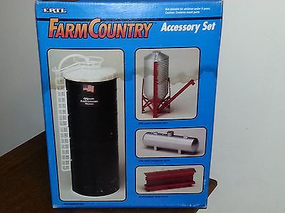 1/64 Ertl Farm Country Accessory Set