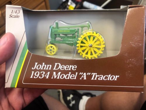 Ertl John Deere 1934 Model A Tractor 1/43 Scale