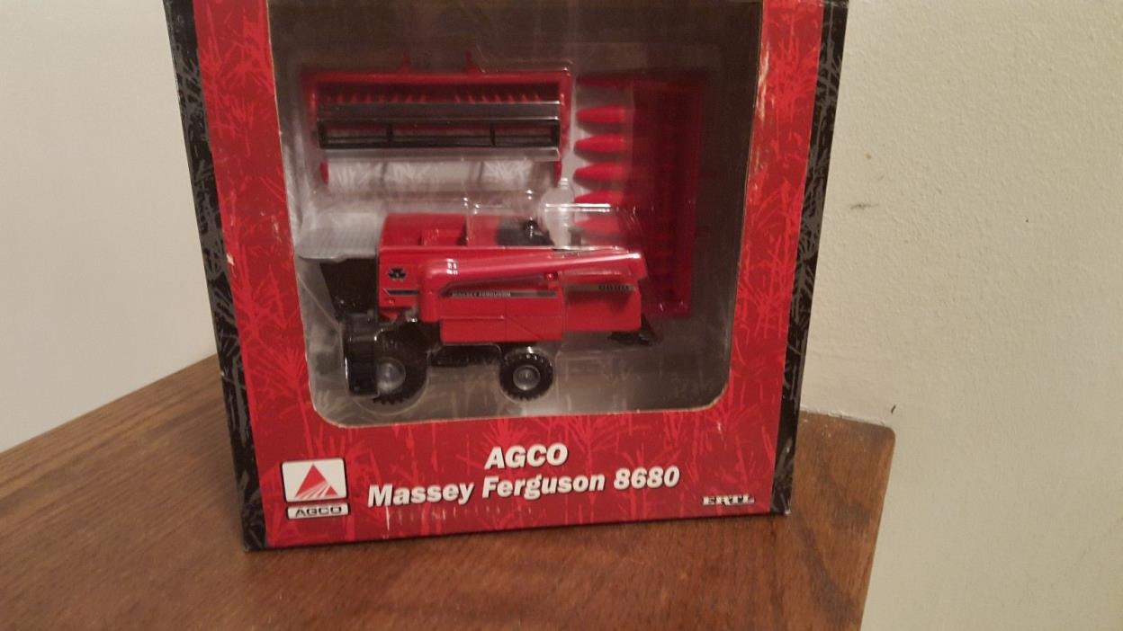 1/64 Ertl AGCO Massey Ferguson 8680 Combine