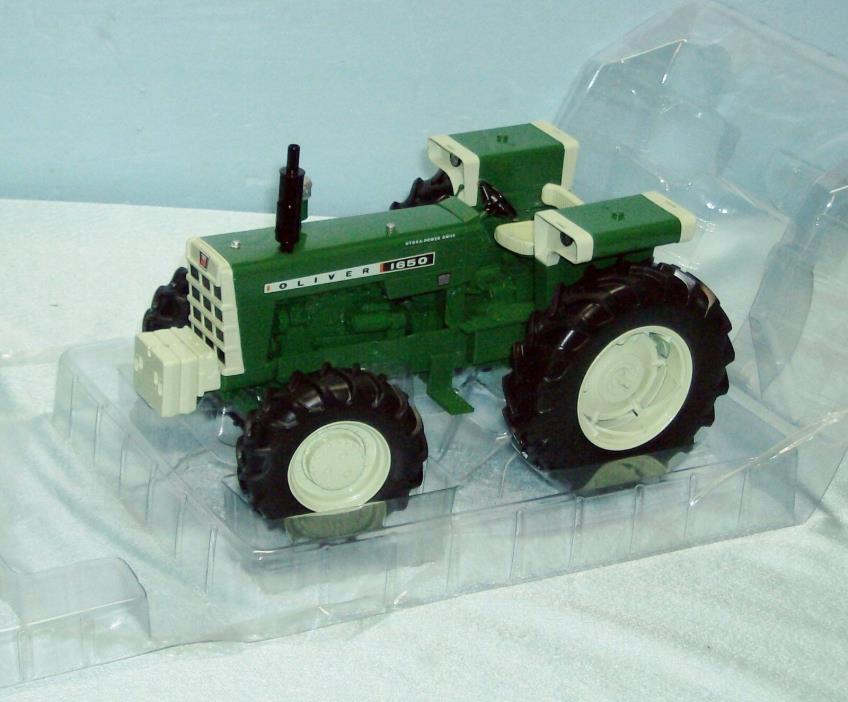 1:16 OLIVER 1650 (FWA) HYDRO-POWER DRIVE Tractor HIGHLY DETAILED N.I.B.