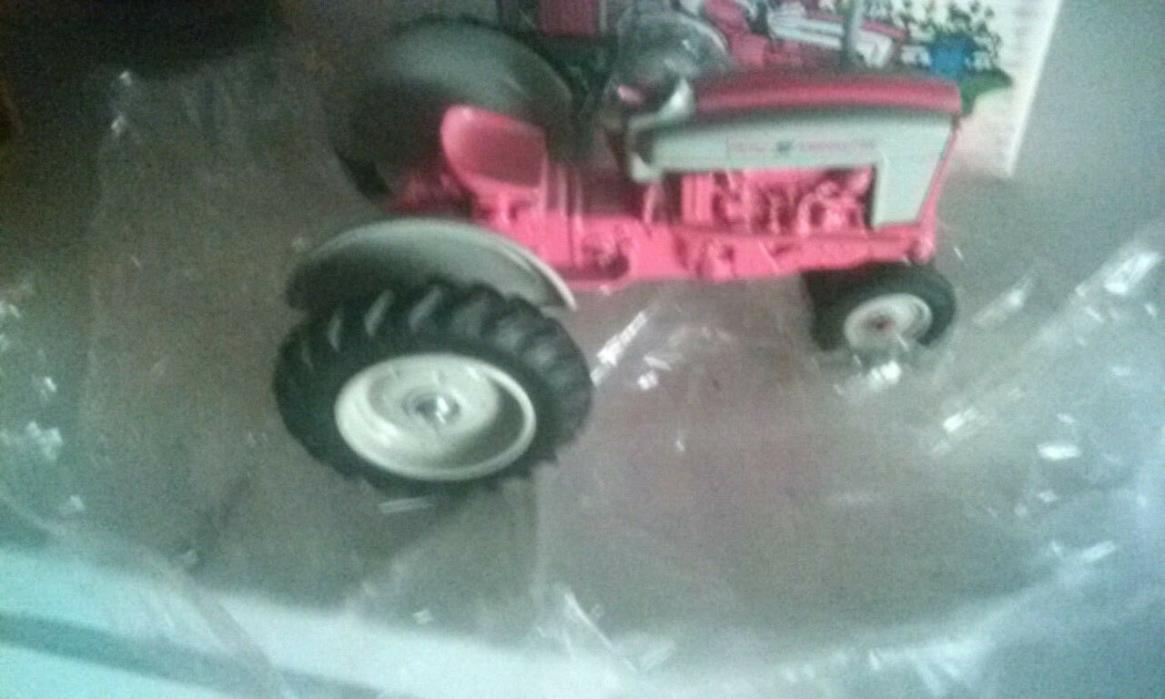 ford 901 nib toy farmer box 1/16