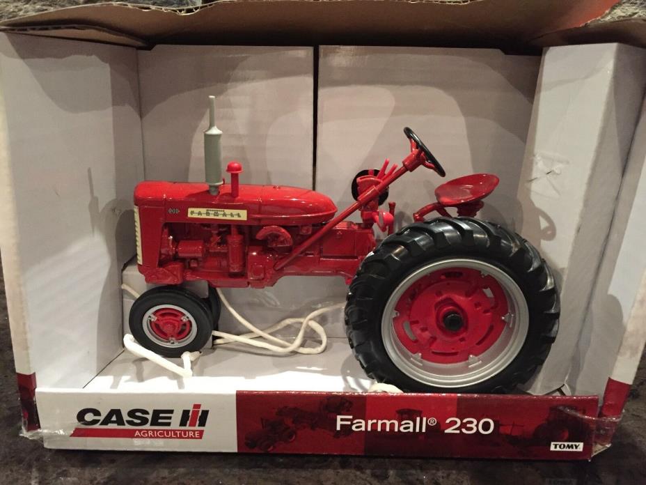 1/16 Ertl Case Farmall 230 Tractor in Box