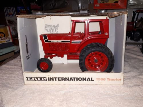 ERTL  International 1566 Tractor 1/16