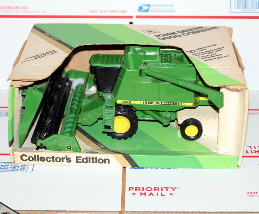 JOHN DEERE 9600 COMBINE COLLECTOR EDITION 1989 MADE IN USA ERTL FARM TOY 1/28