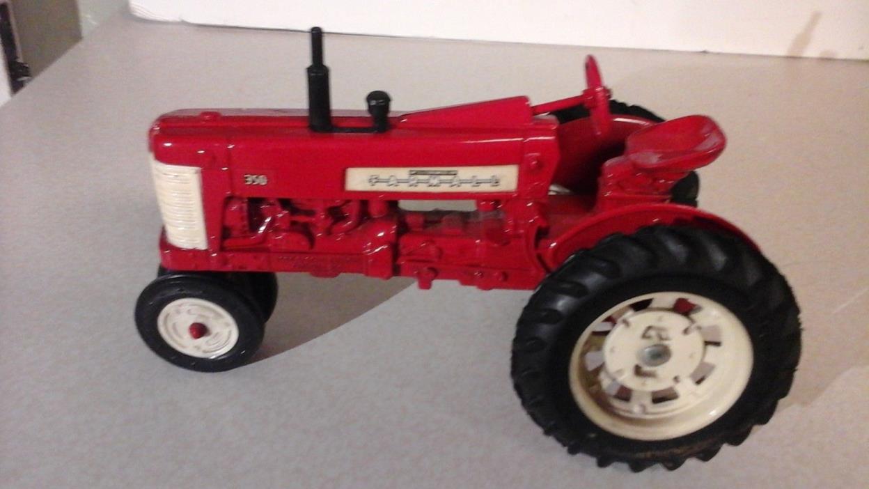 116 Farmall 350 NF 2004 Ertl Good Condition never played with
