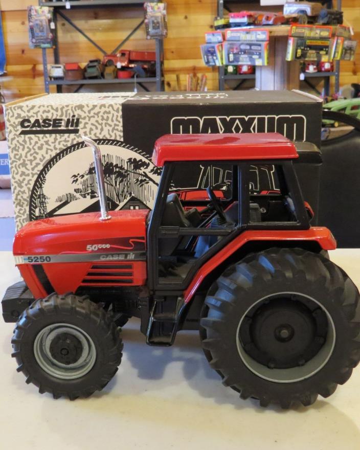 Ertl Case IH 5250 MFD 50,000th Maxxum IH105