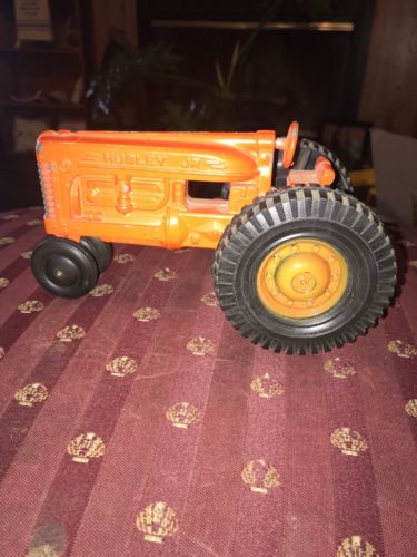 VINTAGE DIE-CAST HUBLEY JR FARM TRACTOR