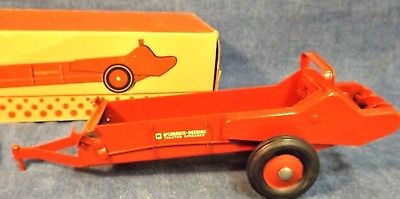 McCORMICK DEERING I-H SPREADER - from 1950 with ORIGNAL BOX - ESKA - 1/16 SCALE