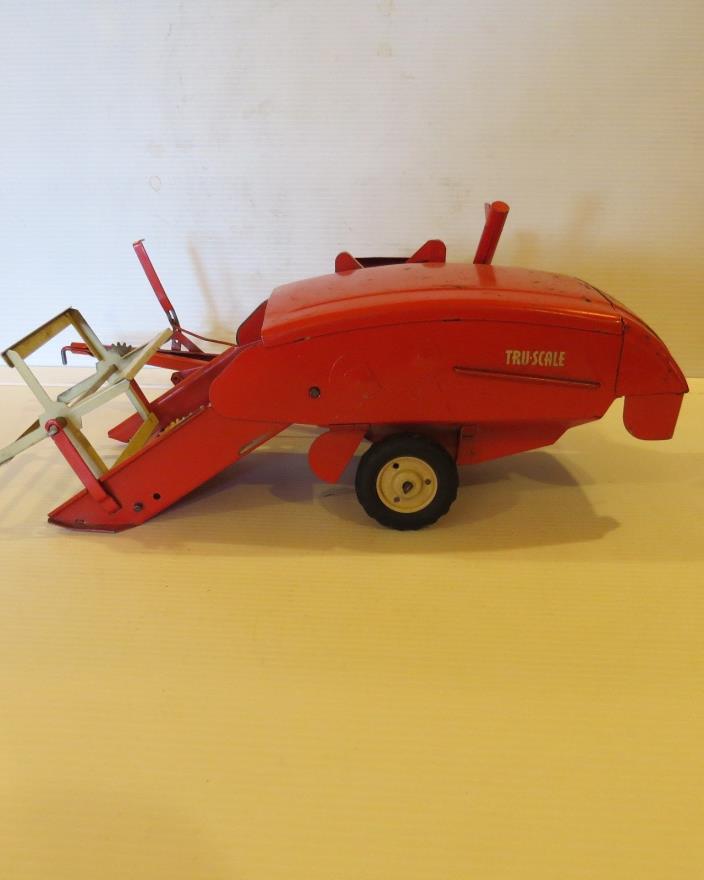 1954 Tru-Scale Pull Type Red Combine TS034