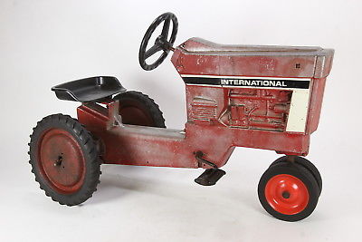 International Harvester Childrens Pedal Tractor Vintage ERTL Model No 404