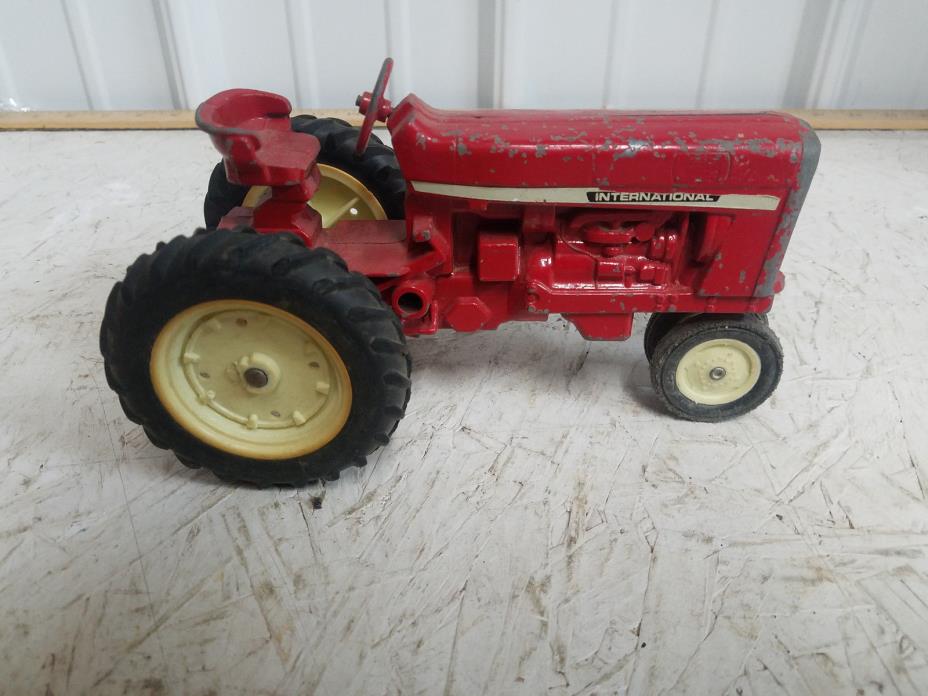 Vintage Ertl Farmall International Harvester IH 656 ?? tractor MADE IN USA
