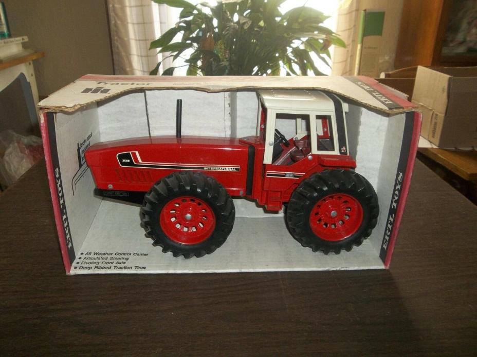 Vintage Rare 1/16 International 3588 First Edition Farm Toy Tractor NIB Ertl!