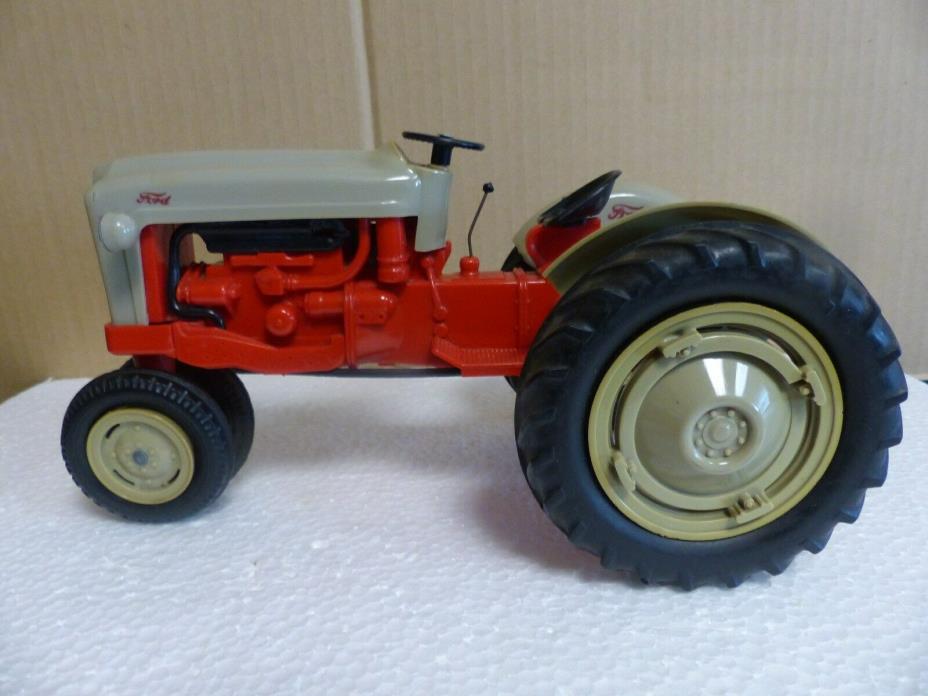 RARE 1/12 SCALE 1957 PRODUCT MINITURE PLASTIC FORD 900 TOY TRACTOR