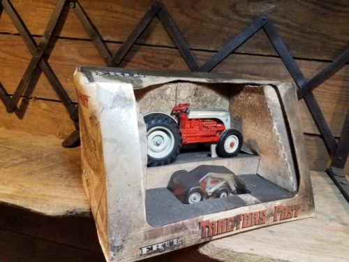 2 Ford 8N Tractors & Loader 1/16 1/43 Ertl Toy Set 867 Tractors of the Past 1987