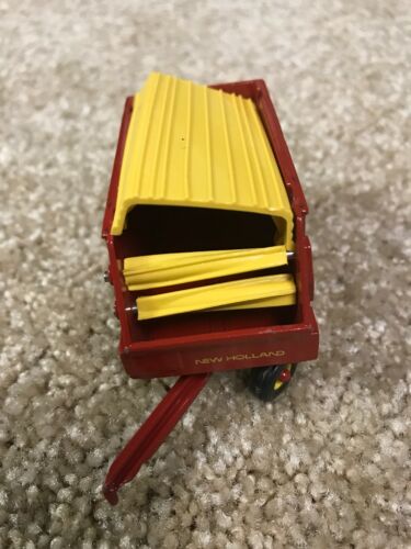 Pre-owned 1/64 New Holland forage silage chopping wagon by Ertl