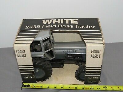 Vintage WHITE 2-135 Field Boss 1:16 Toy Tractor Front Wheel Assist Silver NIB