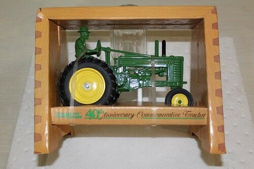 NEW ERTL 1986 JOHN DEERE 40TH ANNIVERSARY COMMEMORATIVE TRACTOR 1/16 NIB
