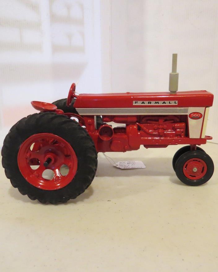 Ertl IH Farmall 560 NF with Fast Hitch STK#408  IH051