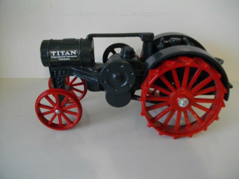 10-20 Titan International Tractor Die-Cast  1915 Very Good Condition  1/16