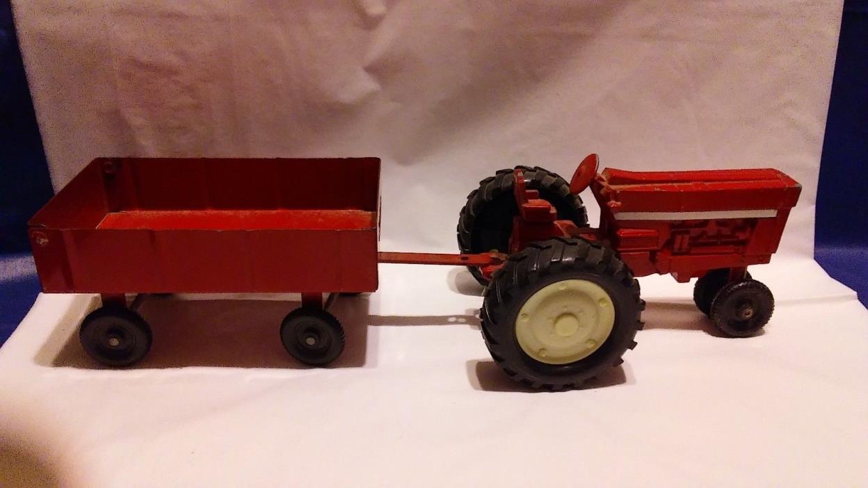 Vintage Dyersville Iowa Tractor And Trailer Die Cast