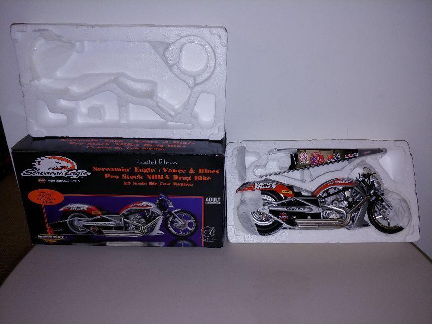 ERTL 1:9 Harley Screamin' Eagle LE #485 & #504 Pro-Stock Drag Bike Set w/Handout