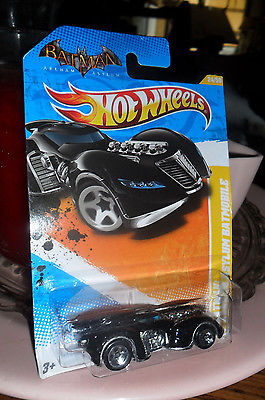 Batman - Batmobile - Hot Wheels 2011 New models NIB