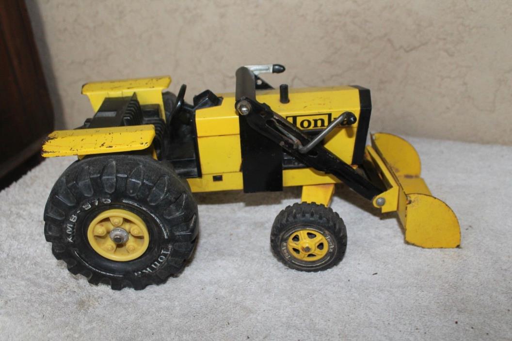 VINTAGE TONKA YELLOW FARM TRACTOR LOADER XMB-975 -USED