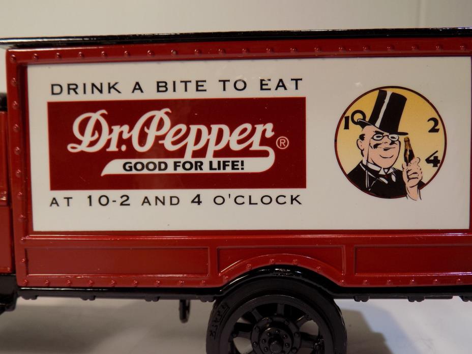 Ertl # B693 1931 Hawkeye Box Delivery Truck DR Pepper Bottling New Old Stock