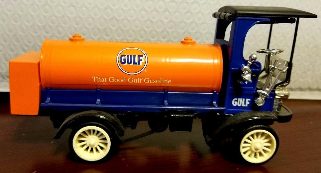 1910 ERTL MACK TANKER BANK GULF OIL #4 1996
