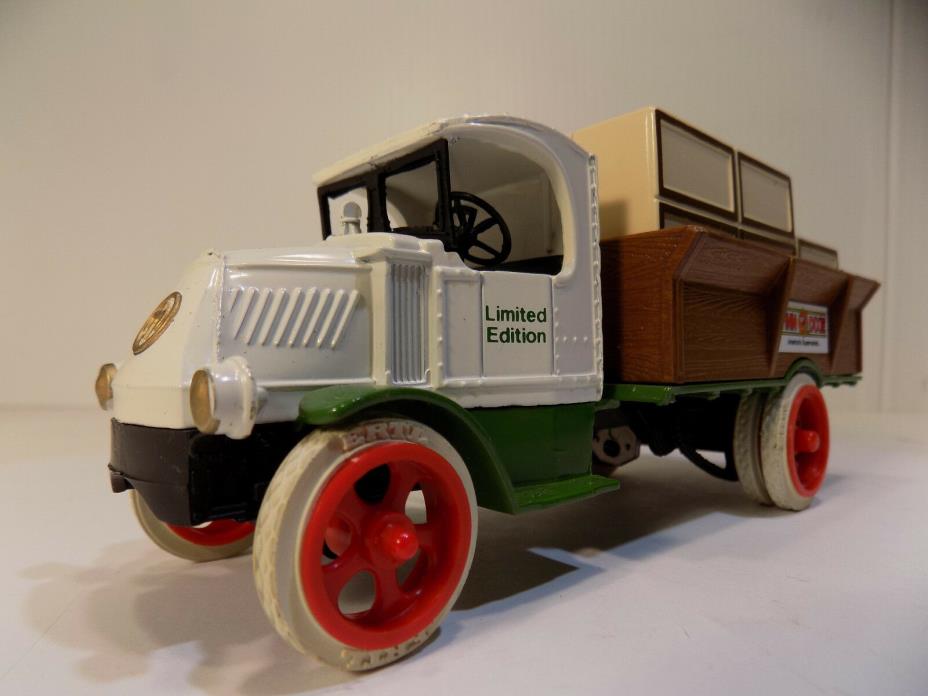 ERTL #9014  1926 1:38 Mack Bulldog Truck Bank w/Crates - Winn Dixie Supermarkets