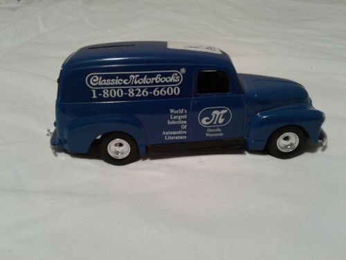 Classic Motorbooks 1951 GMC Panel Bank by Ertl