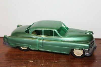 VERY NICE  VINTAGE 1950's WYANDOTTE FRICTION POWERED CADILLAC COUPE de VILLE