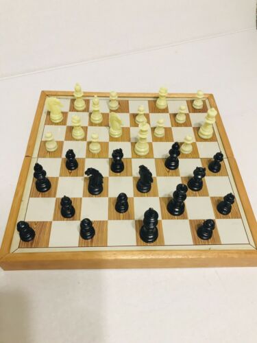 ??Vintage Magnetic Wood Chess Board Game  Foldup Laminated 11