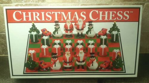 Santa Claus Christmas Chess 32 Piece Set & Board 2001 Big League Promotions