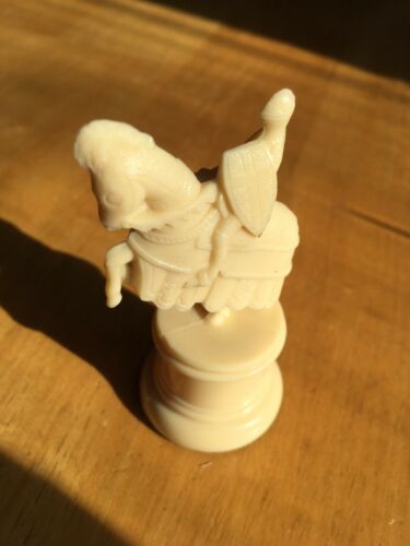Medieval White Chess Knight 3” Game Piece Plastic Weighted Felt Bottom Arthur