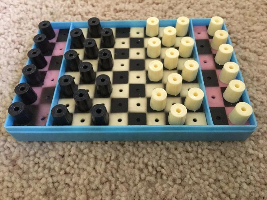 VINTAGE TRAVEL CHESS SET IN CONTAINED CASE
