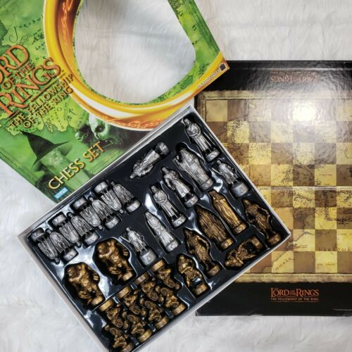 Lord Of The Rings Chess Set - The Fellowship of the Ring - Complete - 2002