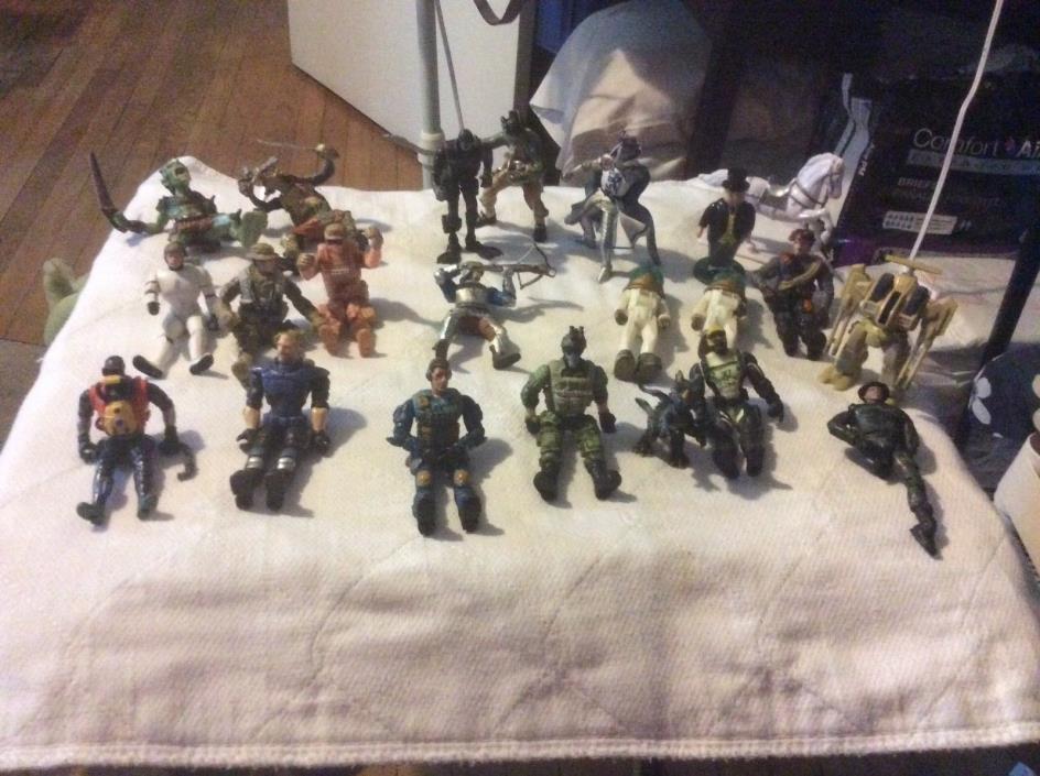 Mixed lot of 22 from action figures