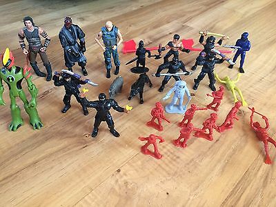 Lot of 26 Action Figure Villains Heros Plastic Toy Men