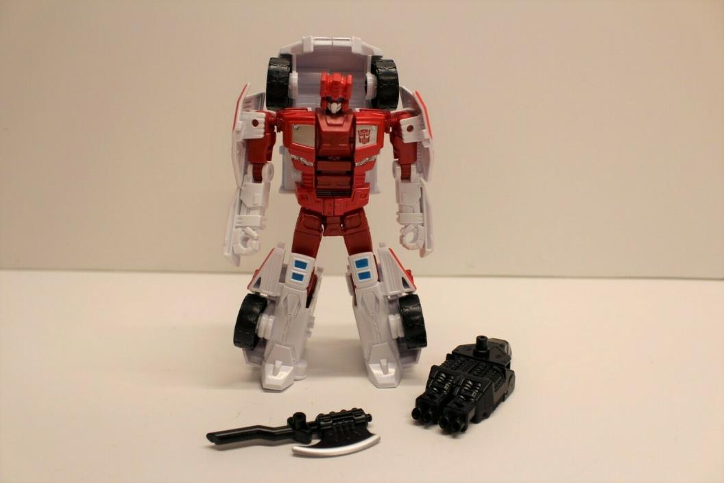 Hasbro Transformers Deluxe Combiner Wars Autobot First Aid Protectobot Defensor