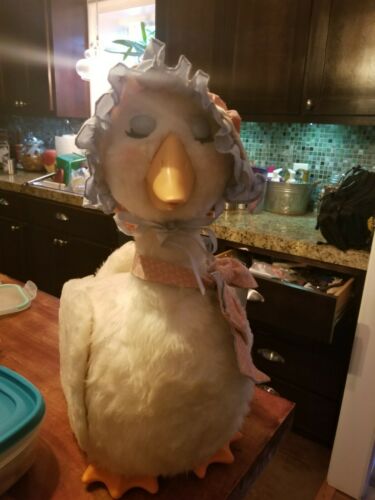 THE TALKING MOTHER GOOSE Worlds of Wonder VINTAGE 1986 WORKS! w/ bonnet, scarf