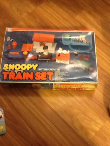 Hasbro Snoopy and Peanuts Characters Battery Operated Train Set
