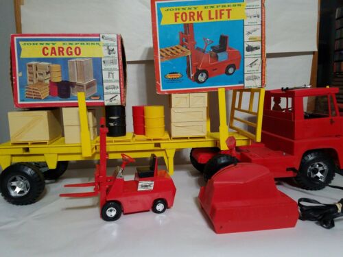 JOHNNY EXPRESS SEMI TRUCK BATTERY OPERATED FORKLIFT CARGO