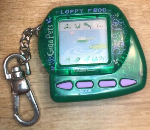 1997 Tiger Giga Pets Floppy Frog Keychain Electronic Virtual Game WORKS