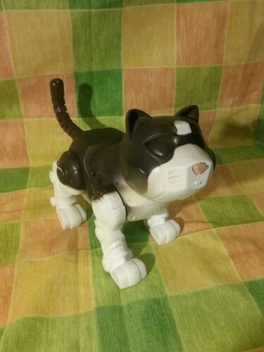 Manley Qwest Robot Kitty interactive cat black and white batteries included